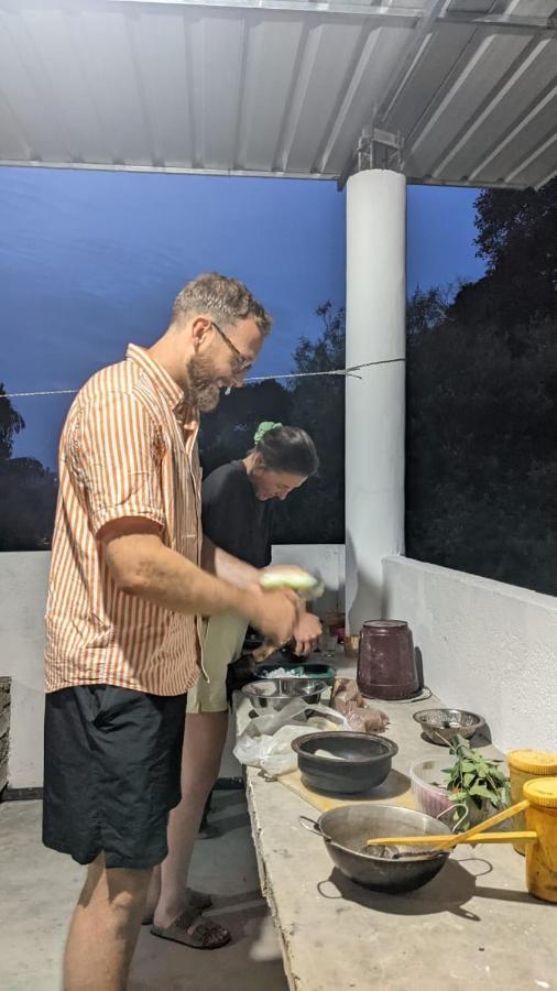 Sura Homestay Канди Екстериор снимка