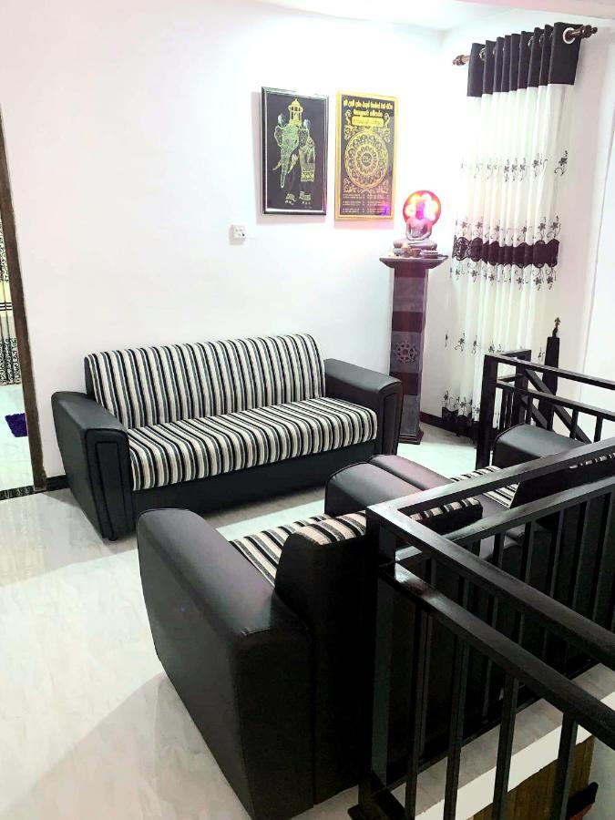 Sura Homestay Канди Екстериор снимка