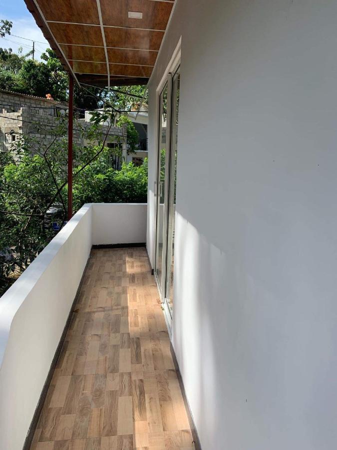 Sura Homestay Канди Екстериор снимка