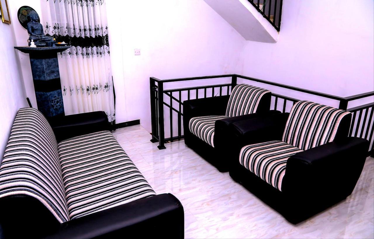 Sura Homestay Канди Екстериор снимка