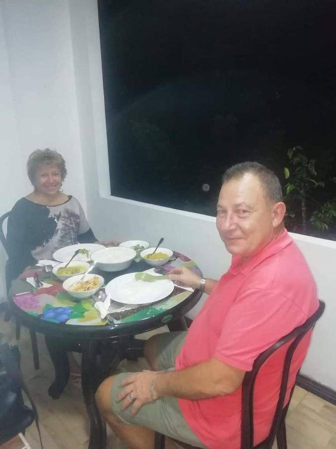 Sura Homestay Канди Екстериор снимка