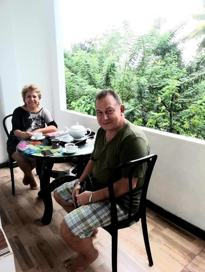 Sura Homestay Канди Екстериор снимка