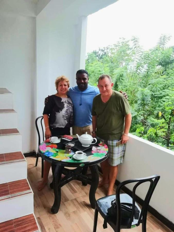 Sura Homestay Канди Екстериор снимка