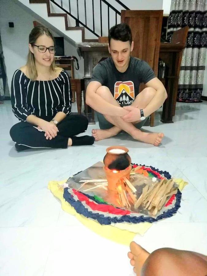Sura Homestay Канди Екстериор снимка