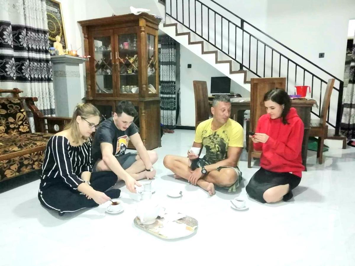 Sura Homestay Канди Екстериор снимка