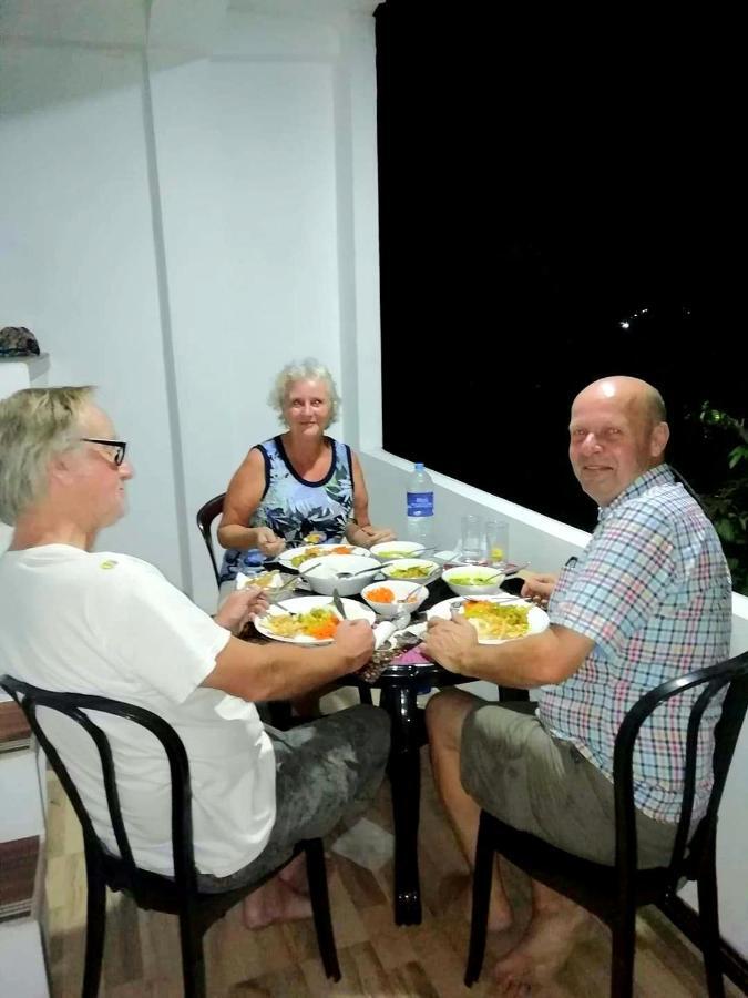 Sura Homestay Канди Екстериор снимка
