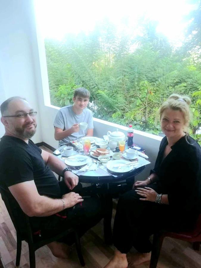 Sura Homestay Канди Екстериор снимка