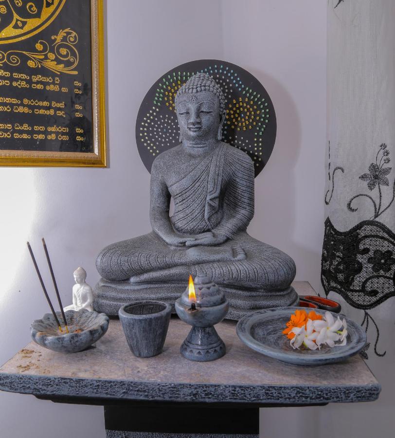 Sura Homestay Канди Екстериор снимка