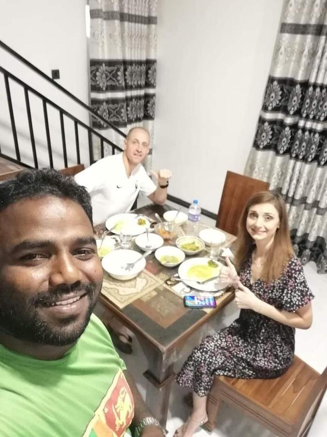 Sura Homestay Канди Екстериор снимка